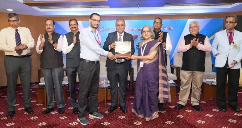 MSTC: Western region office gets best official language performance award   